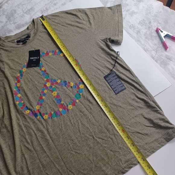 Forever 21 NEW Floral Peace Sign T-Shirt Men Large Green -Short Sleeve Tee - Picture 10 of 12